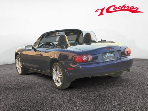 Used 2004 MAZDA MX-5 Miata w/ Convenience Pkg RWD image 17