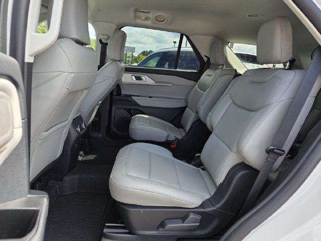 Used 2025 Ford Explorer Active w/ Active Comfort Package RWD image 19