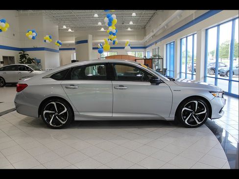 Used 2022 Honda Accord Sport image 4