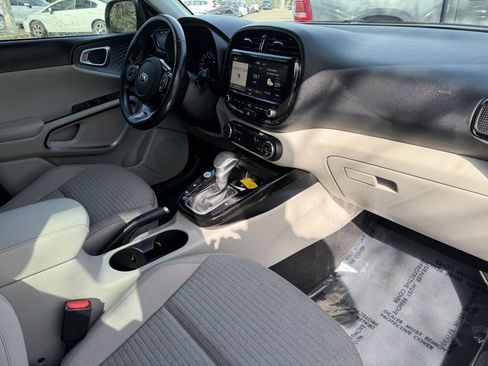 Used 2020 Kia Soul EX image 10
