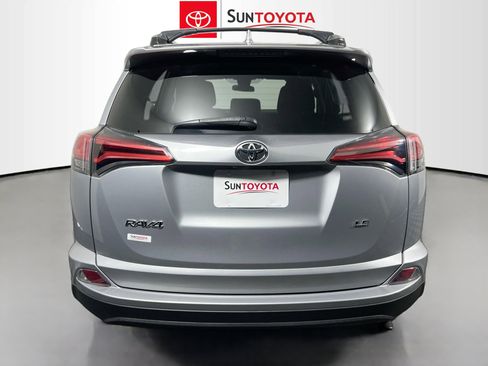 Used 2018 Toyota RAV4 LE image 4