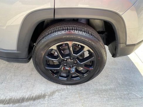 Used 2022 Jeep Compass Latitude AWD/4WD image 13