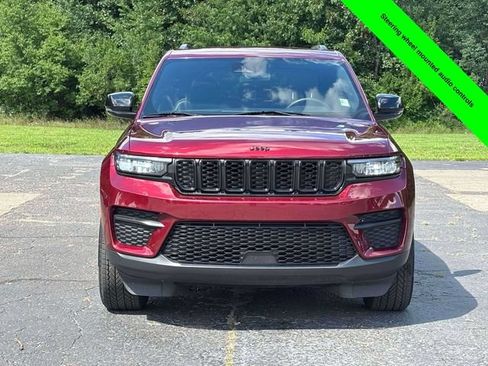 Used 2024 Jeep Grand Cherokee Altitude AWD/4WD image 31