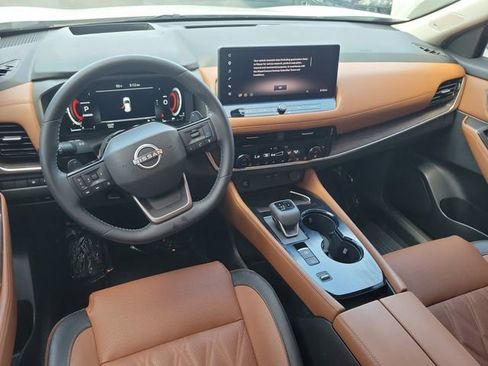 Used 2025 Nissan Rogue Platinum w/ Platinum Premium Package FWD image 13