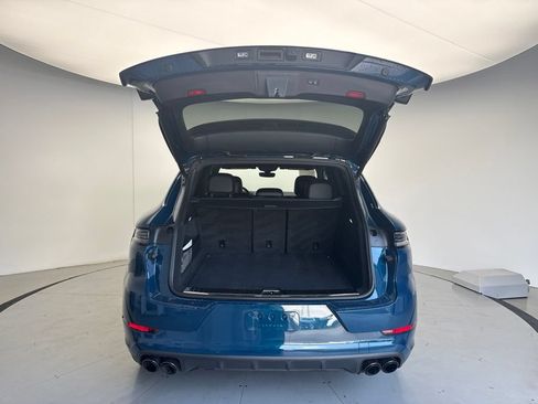 Certified 2025 Porsche Cayenne AWD/4WD image 5
