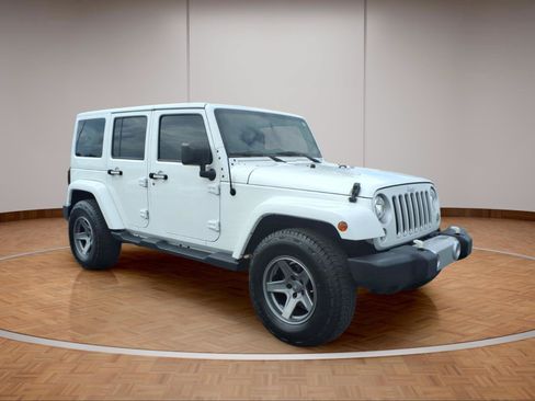 Used 2017 Jeep Wrangler Unlimited Sahara w/ Max Tow Package AWD/4WD image 1