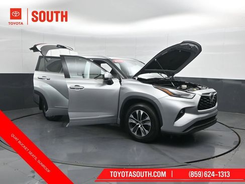 Used 2022 Toyota Highlander XLE AWD/4WD image 60