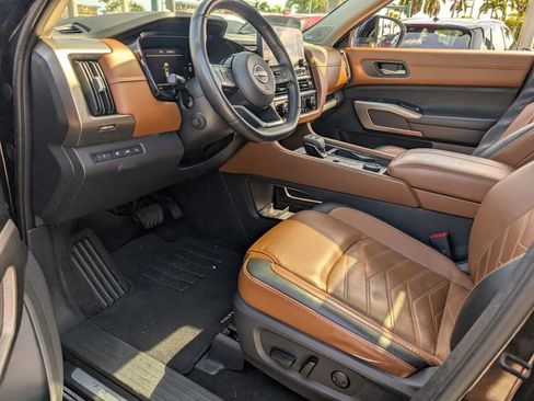 Used 2023 Nissan Pathfinder Platinum w/ Cargo Package AWD/4WD image 11
