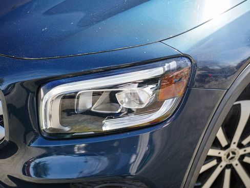 Used 2022 Mercedes-Benz GLB 250 w/ Premium Package Lite image 4