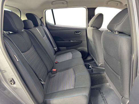 Used 2025 Nissan Leaf S image 32