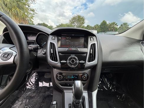 Used 2014 Ford Focus Titanium FWD image 11