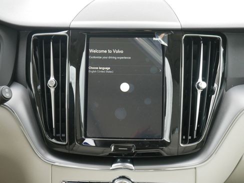 New 2025 Volvo XC60 B5 Core w/ Protection Package Premier image 8