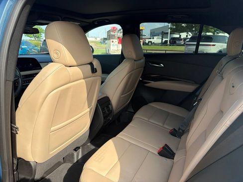 Used 2025 Cadillac XT4 Premium Luxury AWD/4WD image 9