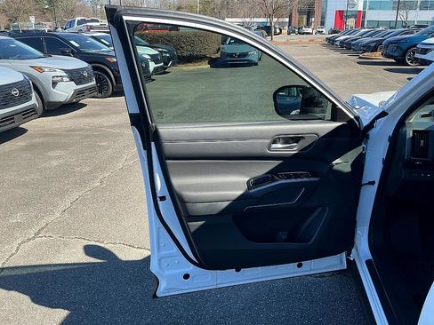 New 2026 Nissan Pathfinder SL image 11