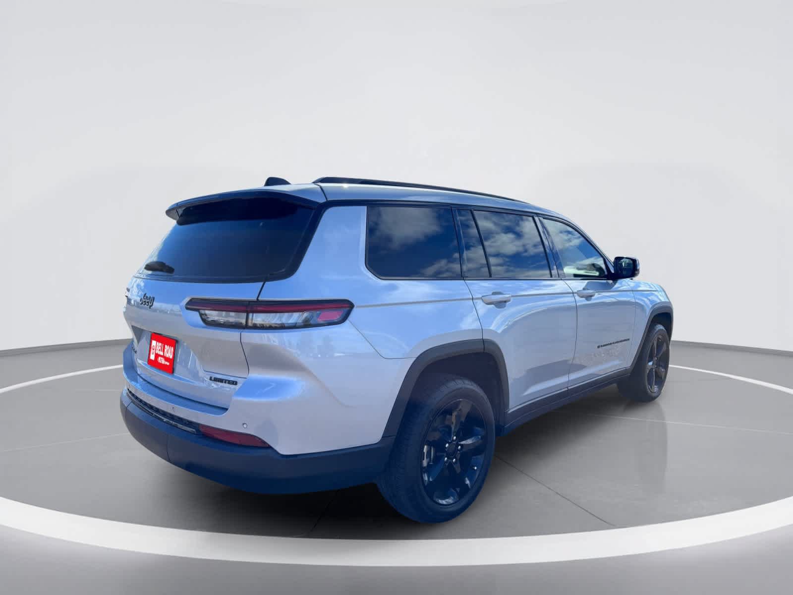 Used 2022 Jeep Grand Cherokee L Limited w/ Black Appearance Package AWD/4WD image 6