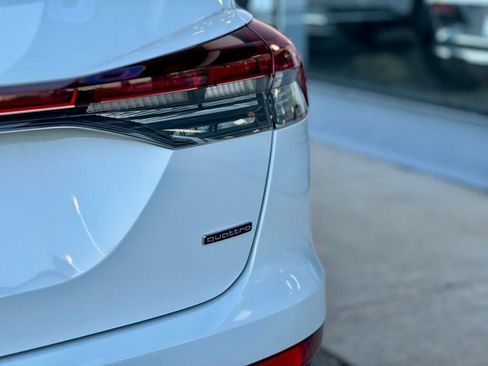 Used 2024 Audi Q4 e-tron Prestige image 11