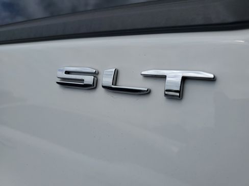 Used 2024 GMC Terrain SLT AWD/4WD image 9