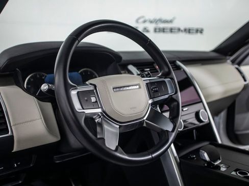 Used 2023 Land Rover Discovery Metropolitan Edition image 25