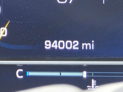 Used 2022 Chevrolet Suburban LT image 16