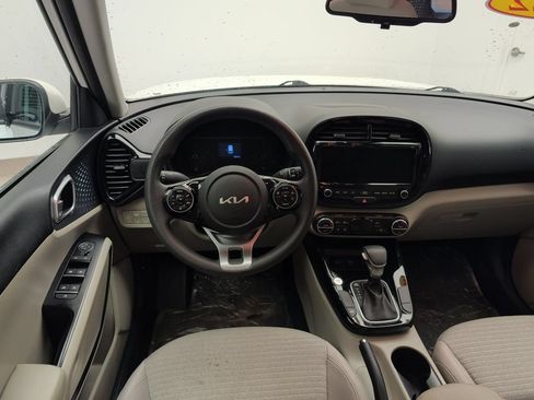 Used 2022 Kia Soul S FWD image 17