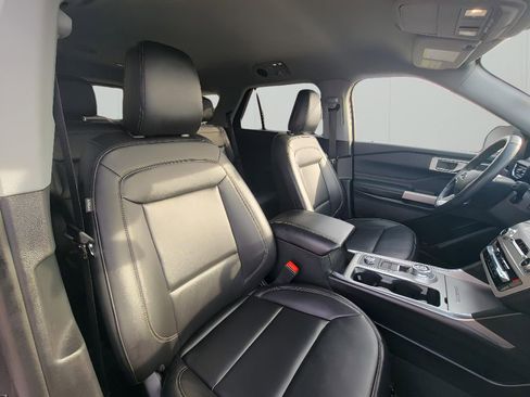 Used 2022 Ford Explorer XLT w/ Equipment Group 202A image 40