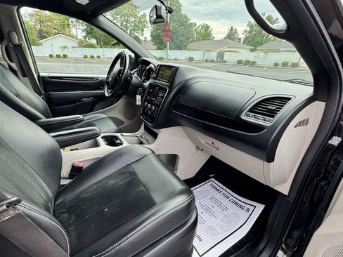 Used 2017 Dodge Grand Caravan SXT image 14