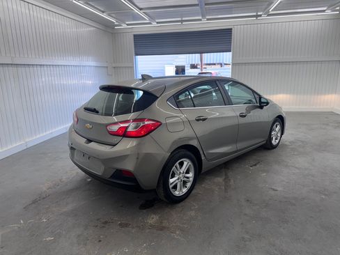 Used 2018 Chevrolet Cruze LT w/ Convenience Package image 5