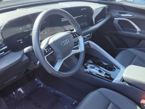 Used 2025 Audi Q5 Premium w/ Convenience Package image 17