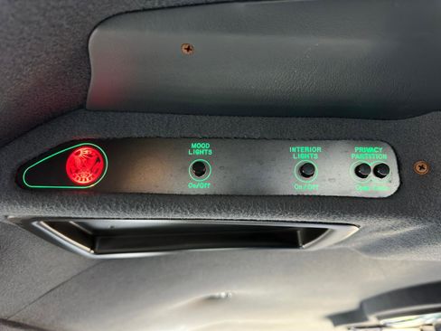 Used 2009 Cadillac DTS Limousine image 28