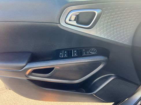 Used 2022 Kia Soul EX image 13