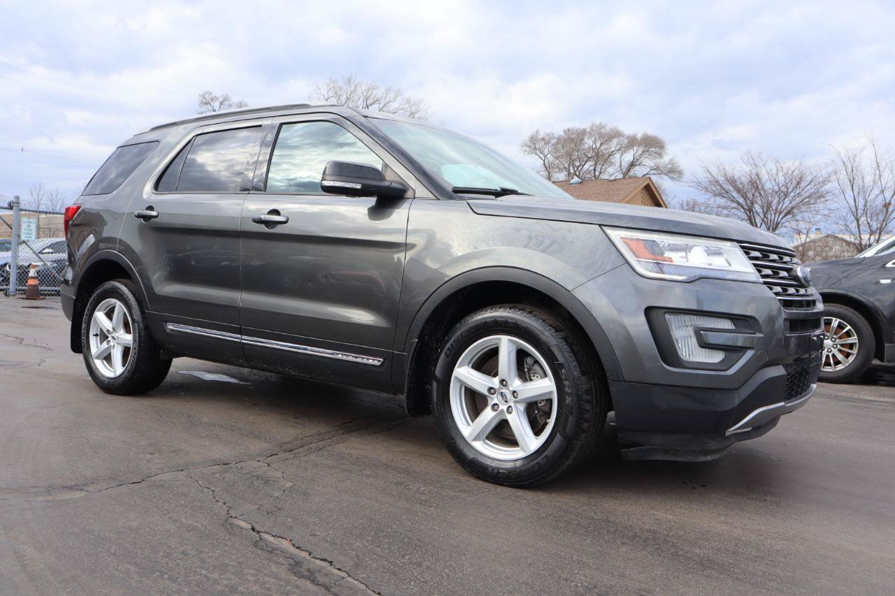 Used 2017 Ford Explorer XLT AWD/4WD image 7