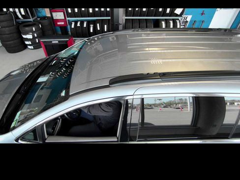 Used 2021 Chrysler Pacifica Touring w/ Cold Weather Group FWD image 13