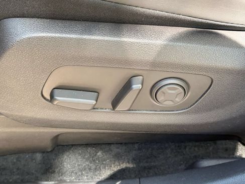Used 2026 Kia Carnival FWD image 24