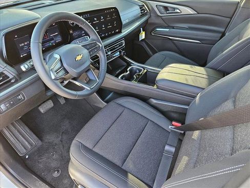 New 2026 Chevrolet Traverse LT image 3