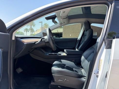 Used 2021 Tesla Model Y Long Range image 9