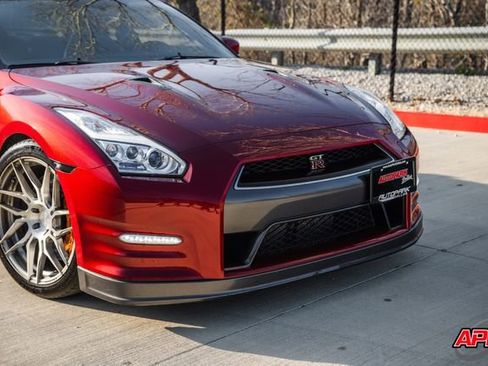 Used 2015 Nissan GT-R Premium image 23