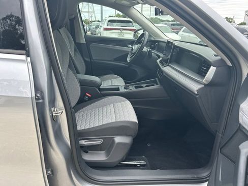 Certified 2025 Volkswagen Tiguan S FWD image 30