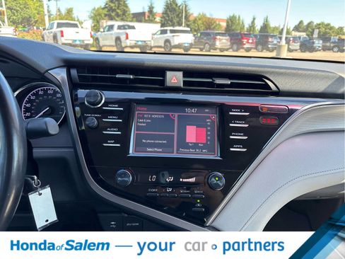 Used 2019 Toyota Camry SE w/ Carpet Mat Package FWD image 16