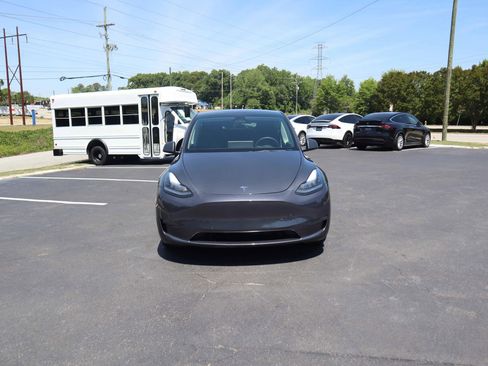Used 2022 Tesla Model Y Long Range AWD/4WD image 14