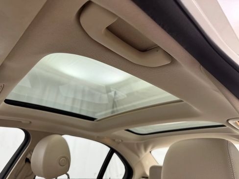 Used 2017 Mercedes-Benz C 300 4MATIC Sedan image 10