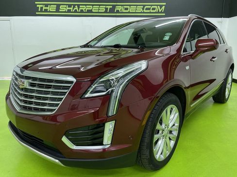 Used 2017 Cadillac XT5 Platinum w/ Driver Assist Package image 5