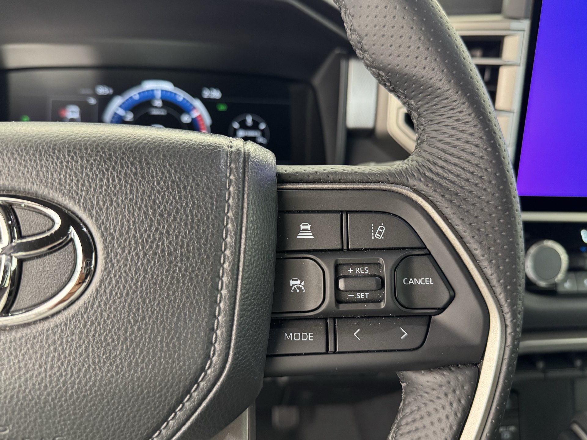 Used 2025 Toyota Tundra Limited w/ Power Package RWD image 28