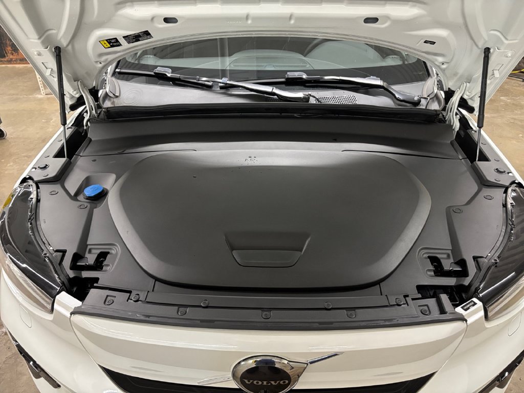 Certified 2023 Volvo C40 P8 Recharge Ultimate AWD/4WD image 9