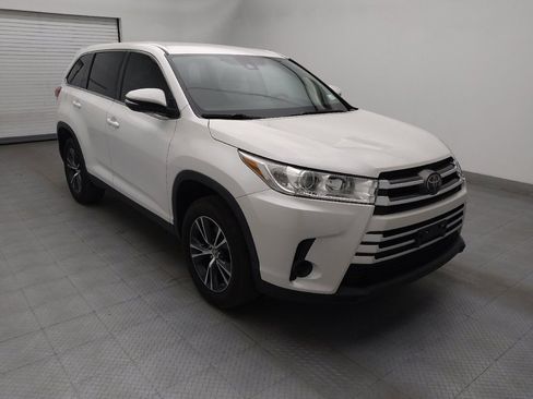 Used 2019 Toyota Highlander LE image 13