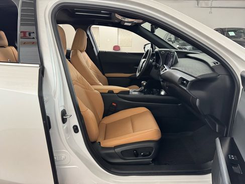 Used 2023 Lexus UX 250h Premium AWD image 39