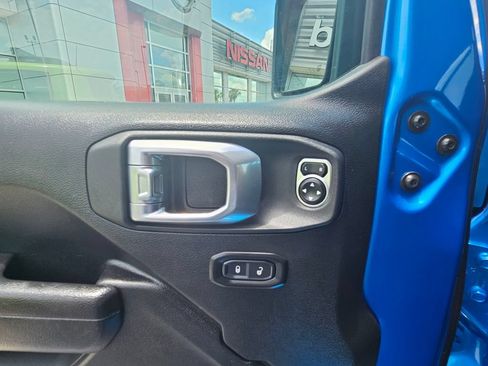 Used 2022 Jeep Wrangler Sport AWD/4WD image 18