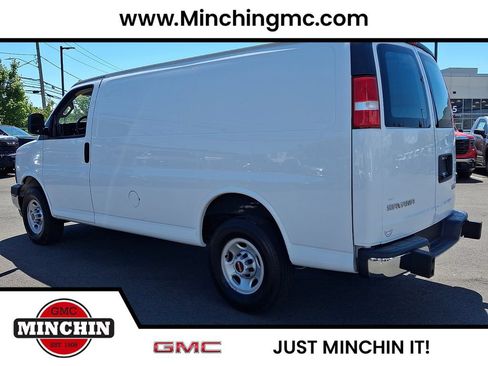 Used 2024 GMC Savana 2500 w/ Driver Convenience Package RWD image 4