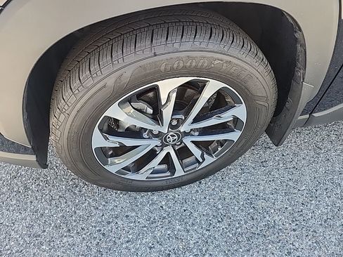 Used 2024 Toyota Corolla Cross XLE w/ Convenience Package image 9