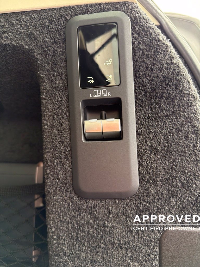 Used 2025 Land Rover Range Rover SE AWD/4WD image 14