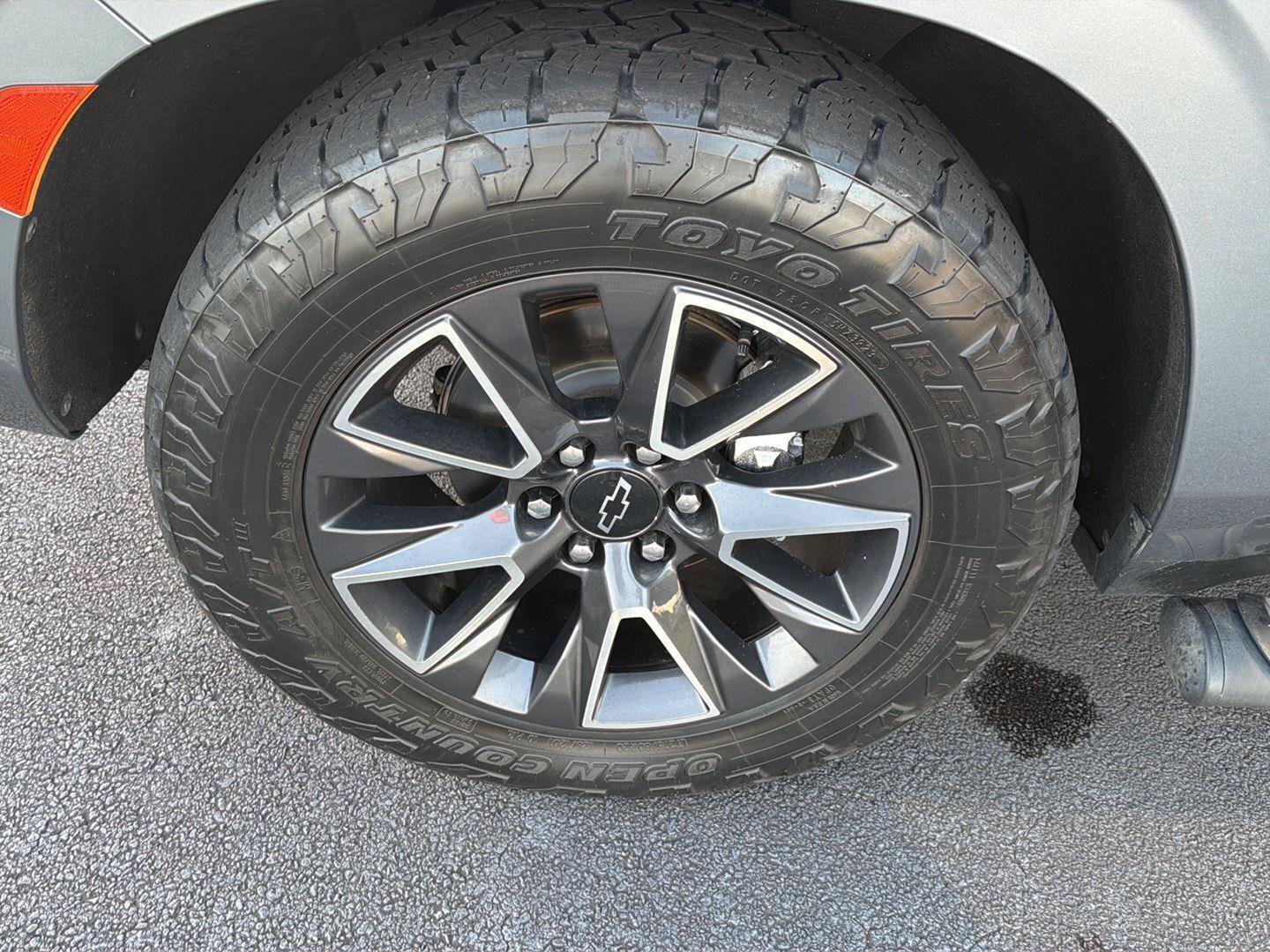 Used 2021 Chevrolet Tahoe Z71 w/ Z71 Off-Road Package AWD/4WD image 40